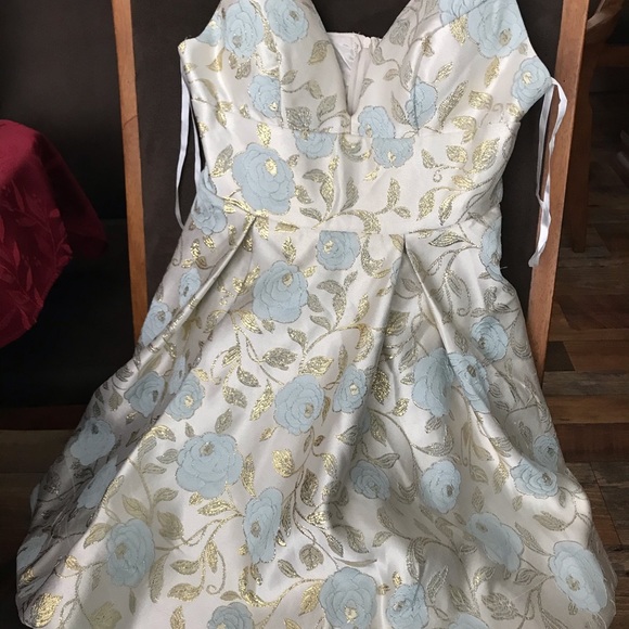 Dress - Picture 4 of 4